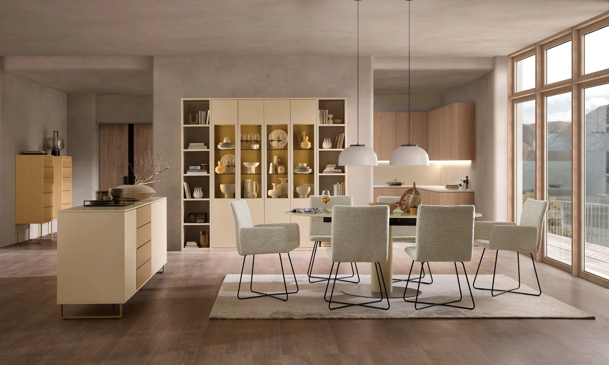 Sie sehen ein Esszimmer in Creme, Kufen creme abgestimmtes Siedboard und Vitrine